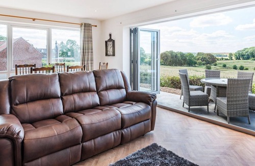 Skendleby Cabaña | 3 bedroom accommodation in Skendleby, near Spilsby
