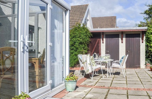Mumbles Cabaña | A lovely property within 20 minutes walk of Langland and Caswell bays and five minutes by car.