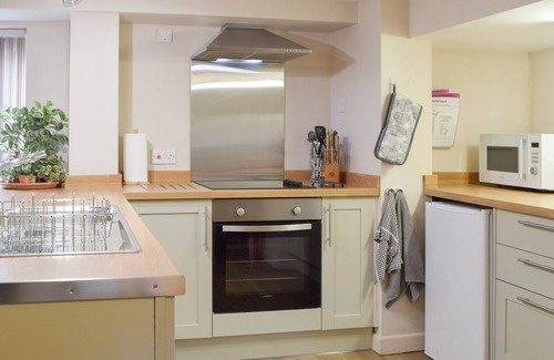 Whitland Cabaña | 3 bedroom accommodation in Cwmbach