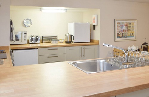 Whitland Cabaña | 3 bedroom accommodation in Cwmbach