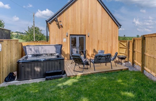 Carmarthen Cabaña | 3 bedroom accommodation in Talog