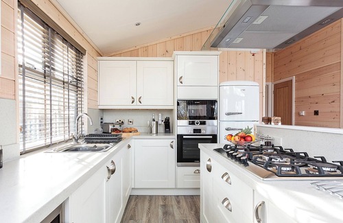 Ryde Chalet De Esquí | 3 bedroom accommodation in Wootton Bridge, Nr Cowes