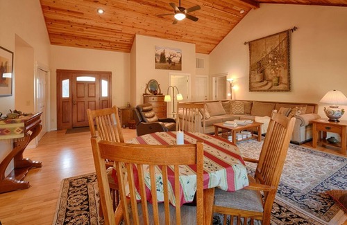 Elk Casa | Casa de 3 dormitorios y 2 baños totalmente amueblada en el hermoso y pintoresco Elk, California - A minutos de la playa