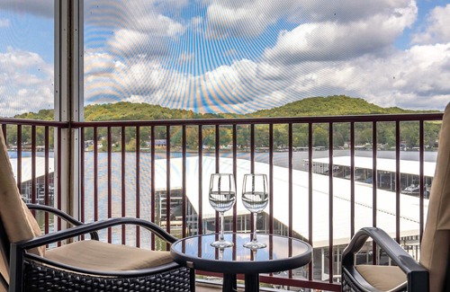 Camdenton Condominio | 3HAB / 2BA, (Todas las camas King) Executive Lakefront, 12'x32 'deslizamiento de barco disponible