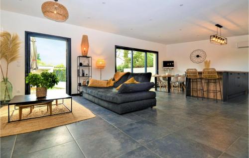 Montfavet Casa | 3 Bedroom Amazing Home In Montfavet