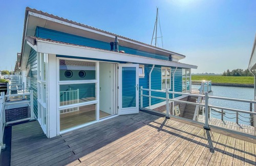 Workum Casa | 3 bedroom amazing home in Workum