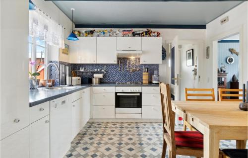 Helsned Casa | 3 Bedroom Amazing Home In Humble