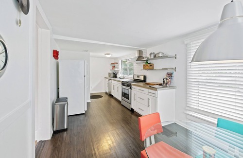 Central Gardens Casa | 3-bedroom Annesdale Duplex #2 - 5 mins to Medical District! Sleeps 5