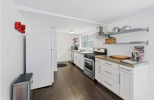 Central Gardens Casa | 3-bedroom Annesdale Duplex #2 - 5 mins to Medical District! Sleeps 5
