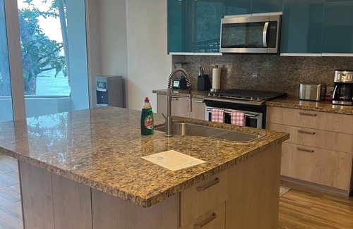 Boca de Tomatlán Apartamento | 3-bedroom apartment in lovely Boca de Tomatlán with WiFi, AC