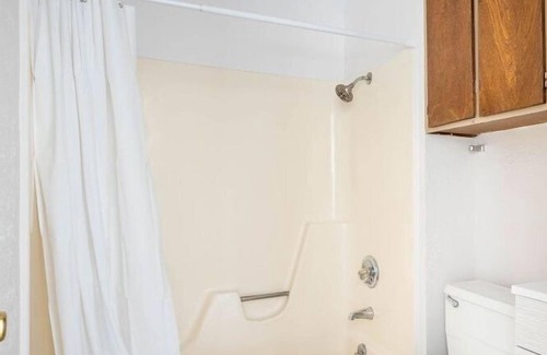 Sweetbriar Apartamento | 3 Bedroom Apartment 546067 by Houzlet