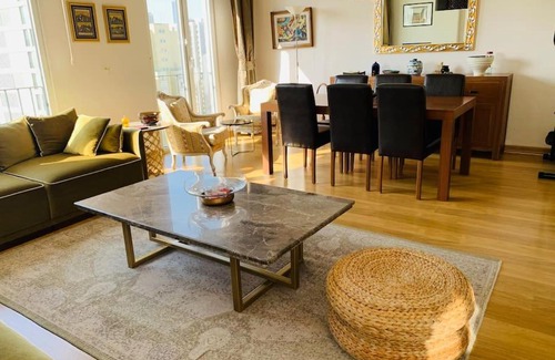 Serifali Mahallesi Apartamento | 3 Bedroom Apartment at Atasehir