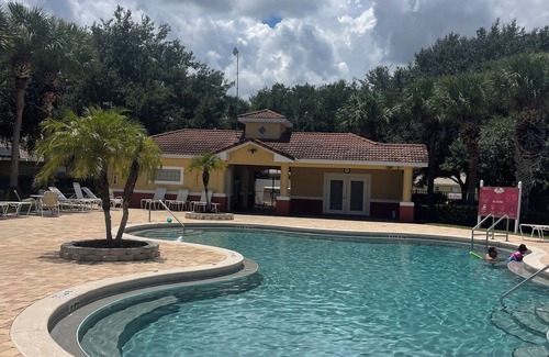 Haines City Apartamento | 3-bedroom apartment in charming Poinciana with fitness room, AC