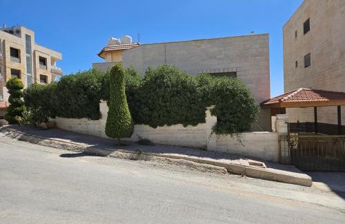Al Jubeiha Apartamento | 3 Bedroom Apartment in a quiet area
