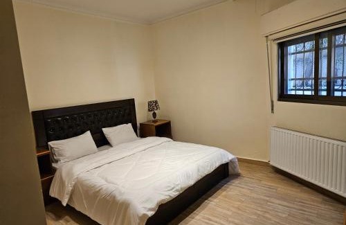 Al Jubeiha Apartamento | 3 Bedroom Apartment in a quiet area