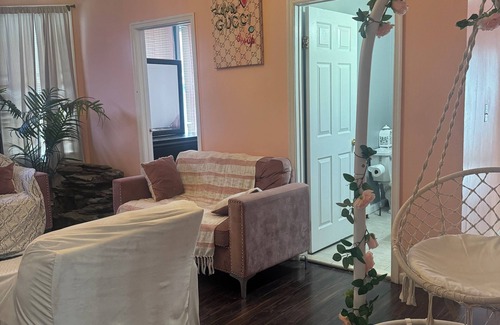 Newark Apartamento | 3-bedroom apartment in delightful Newark with AC
