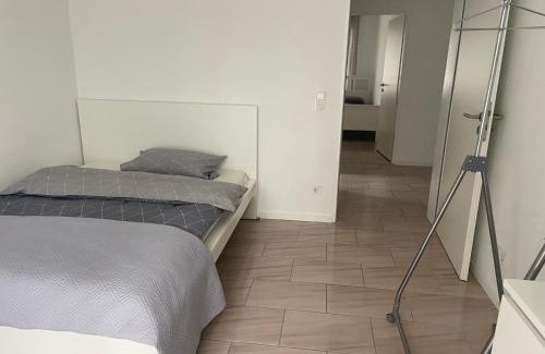 Leverkusen Apartamento | 3 bedroom apartment in Leverkusen incl parking-near Messe Deutz-Lanxessarena-Bayarena