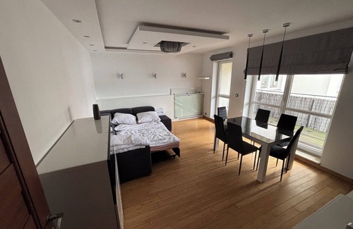 Nowa Praga Apartamento | 3-bedroom apartment in fabulous Warszawa with WiFi, AC, near city centre