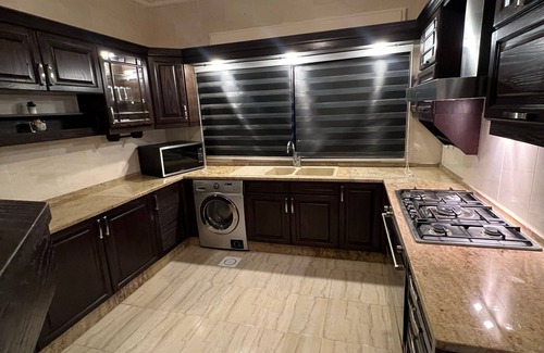 Amman Apartamento | 3 Bedroom Apartment Of 200 Square M With Terrace