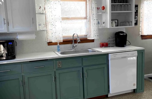 St Ignace Apartamento | 3-bedroom apartment walking distance to Mackinac Island Ferry and downtown, WiFi