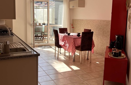 Sariyer Apartamento | ALR SUITES - Eclectic 3BR w/ Garden,Sauna,Pool,Gym,Courts,24/7Concierge