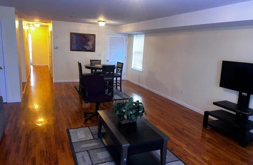 Newark Apartamento | 3-Bedroom Apt 5 miles AirPort