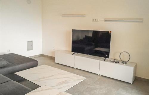 Kostrena Apartamento | 3 Bedroom Awesome Apartment In Kostrena