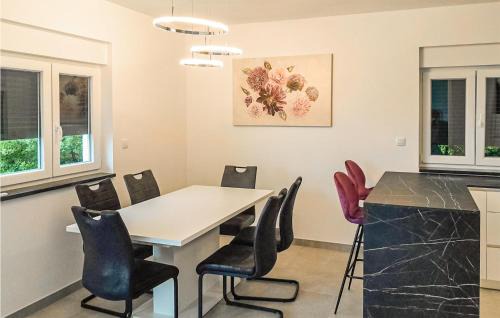 Kostrena Apartamento | 3 Bedroom Awesome Apartment In Kostrena