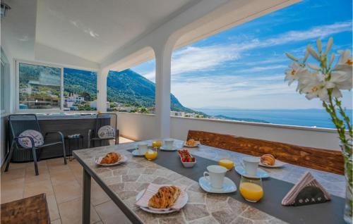 Veliko Brdo Apartamento | 3 Bedroom Awesome Apartment In Makarska