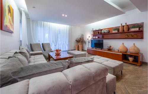 Pjescana Uvala Apartamento | 3 Bedroom Awesome Apartment In Pula