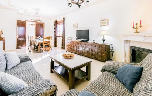 Casariche Casa | 3 Bedroom Awesome Home In Casariche