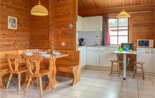 De Meene Casa | 3 Bedroom Awesome Home In Gramsbergen