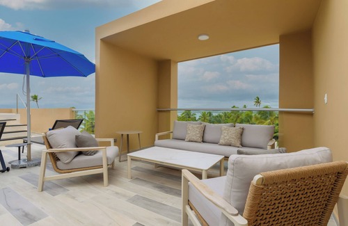 San Pedro de Macoris Condominio | 3-bedroom, beachfront, duplex penthouse, jacuzzi