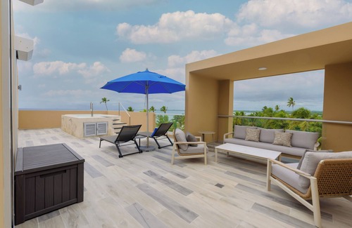 San Pedro de Macoris Condominio | 3-bedroom, beachfront, duplex penthouse, jacuzzi