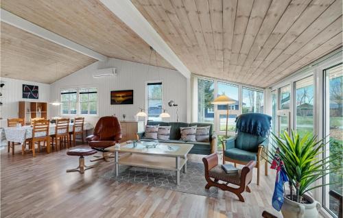 Sundstrup Casa | 3 Bedroom Beautiful Home In Højslev