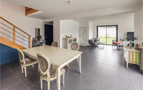 Vertou Casa | 3 Bedroom Beautiful Home In Vertou