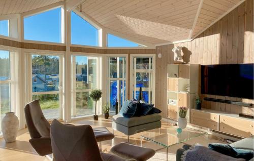 Arendal Casa | 3 Bedroom Beautiful Home In Færvik