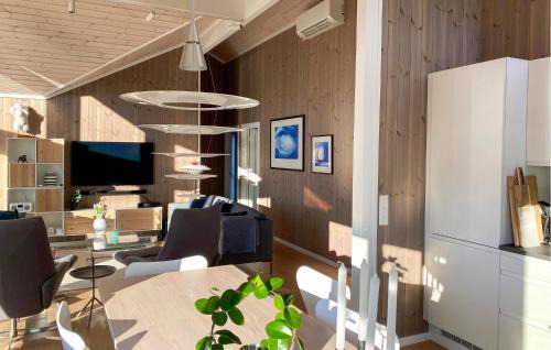 Arendal Casa | 3 Bedroom Beautiful Home In Færvik