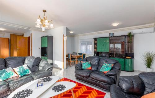 Muntic Casa | 3 Bedroom Beautiful Home In Muntic