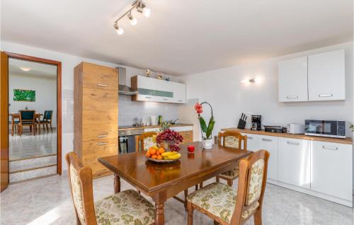 Muntic Casa | 3 Bedroom Beautiful Home In Muntic