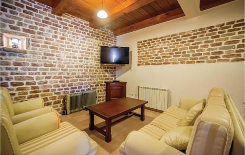 Tomicici Casa | 3 Bedroom Beautiful Home In Tivat