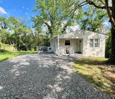 Roanoke Casa | 3 Bedroom - Boho By the Star - Cozy Home Close to Downtown Roanoke