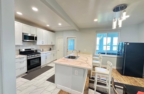 Crafton Casa | 3-bedroom building in fantastic Pittsburgh with AC