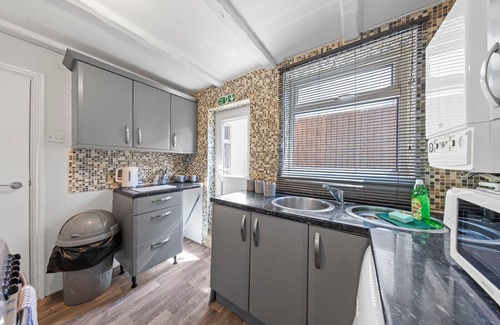Chatham Casa | 3-Bedroom Building In charming Alexandra Rd