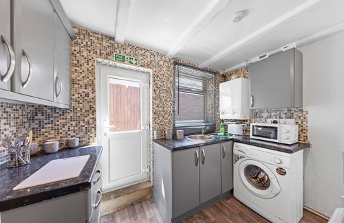 Chatham Casa | 3-Bedroom Building In charming Alexandra Rd