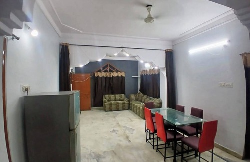 Toli Chowki Casa | 3-bedroom building in charming Hyderabad with AC family and friendly