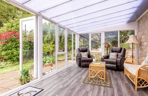 Crieff Casa | 3 bedroom bungalow w/htub & private loch access