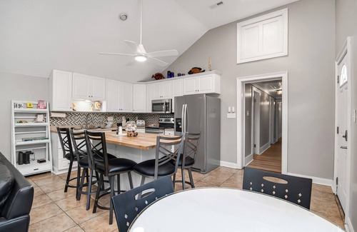 Pawleys Island Casa | 3-bedroom bungalow in peaceful Pawleys Island just minutes from the beach