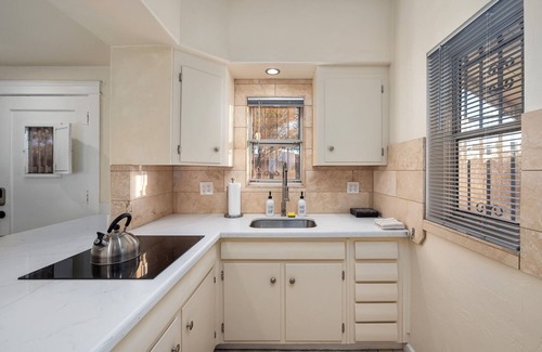 Sam Hughes Casa | 3-bedroom bungalow in superb Central Tucson location walking distance to U of A.