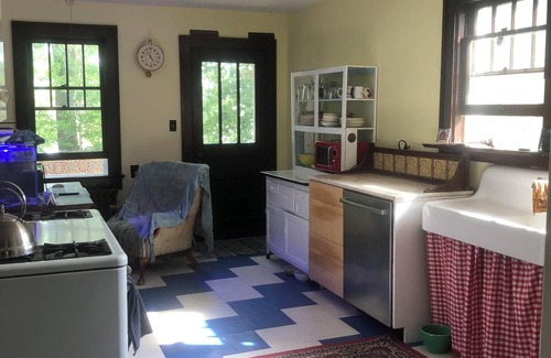 Downtown Eastside Casa | 3-bedroom bungalow near downtown and walking distance to VT
